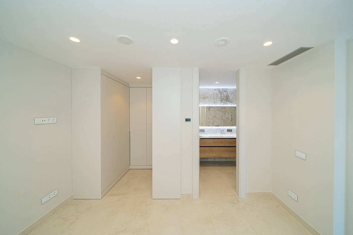 3 quarto Apartamento para venda em Benidorm com piscina garagem - 1 650 000 € (Ref: 6995355)