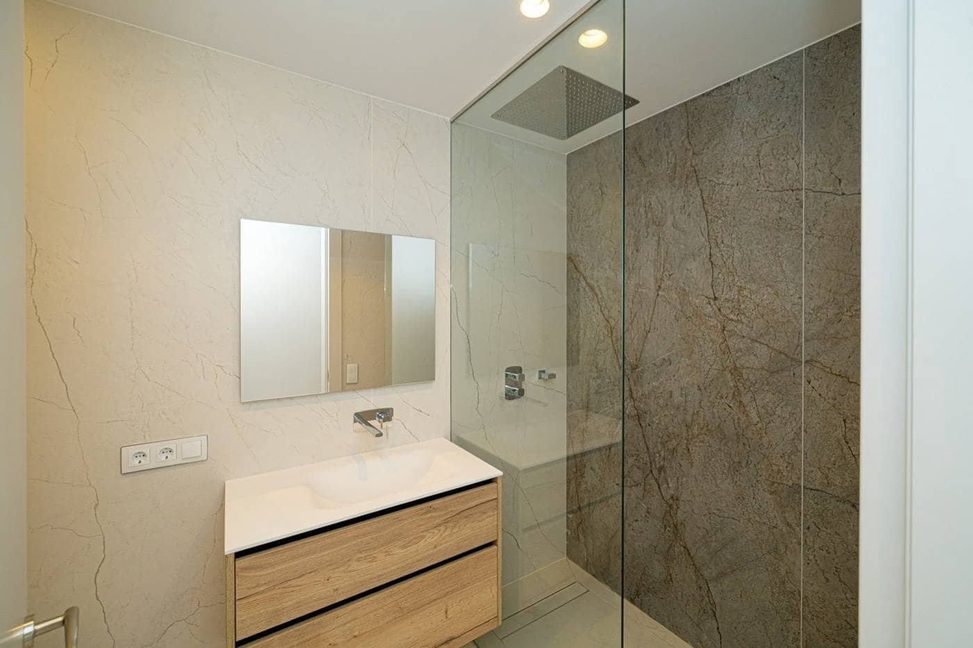 3 quarto Apartamento para venda em Benidorm com piscina garagem - 1 650 000 € (Ref: 6995355)