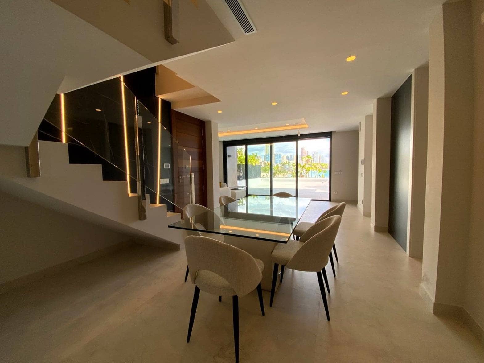 3 quarto Apartamento para venda em Benidorm com piscina garagem - 1 650 000 € (Ref: 6995355)