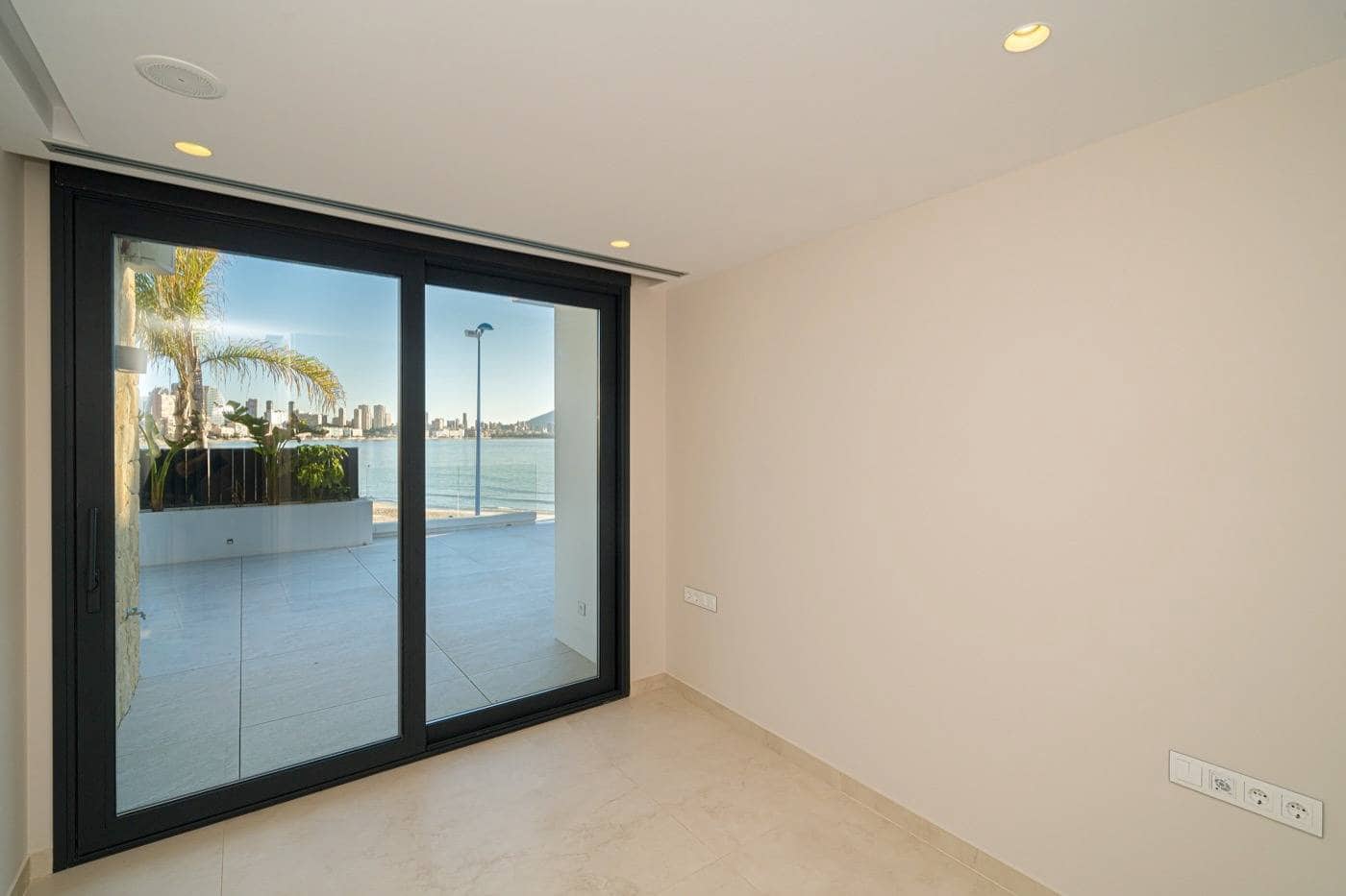 3 soverom Leilighet til salgs i Benidorm med svømmebasseng garasje - € 1 650 000 (Ref: 6995355)