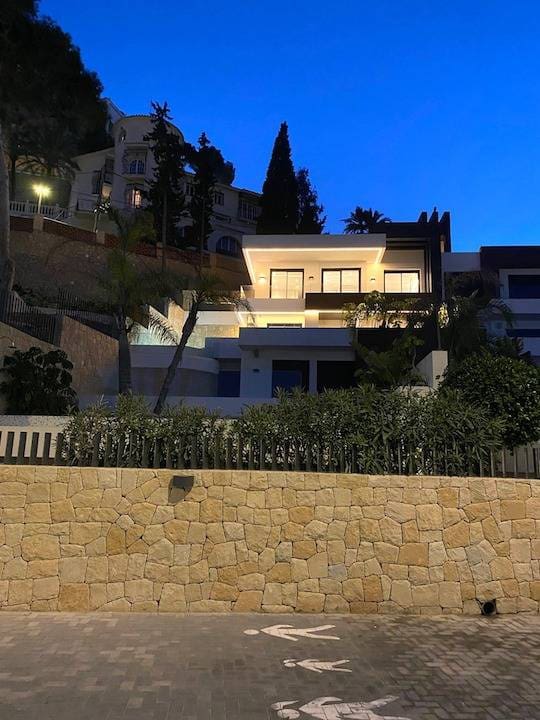 3 soverom Leilighet til salgs i Benidorm med svømmebasseng garasje - € 1 650 000 (Ref: 6995355)