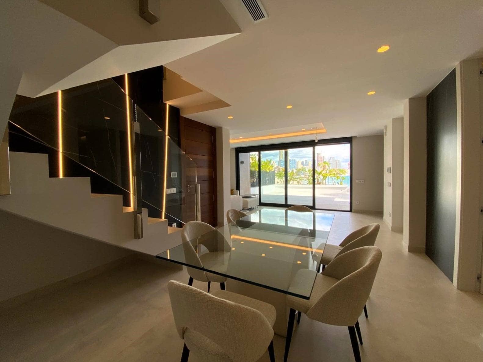 3 soverom Leilighet til salgs i Benidorm med svømmebasseng garasje - € 1 650 000 (Ref: 6995355)