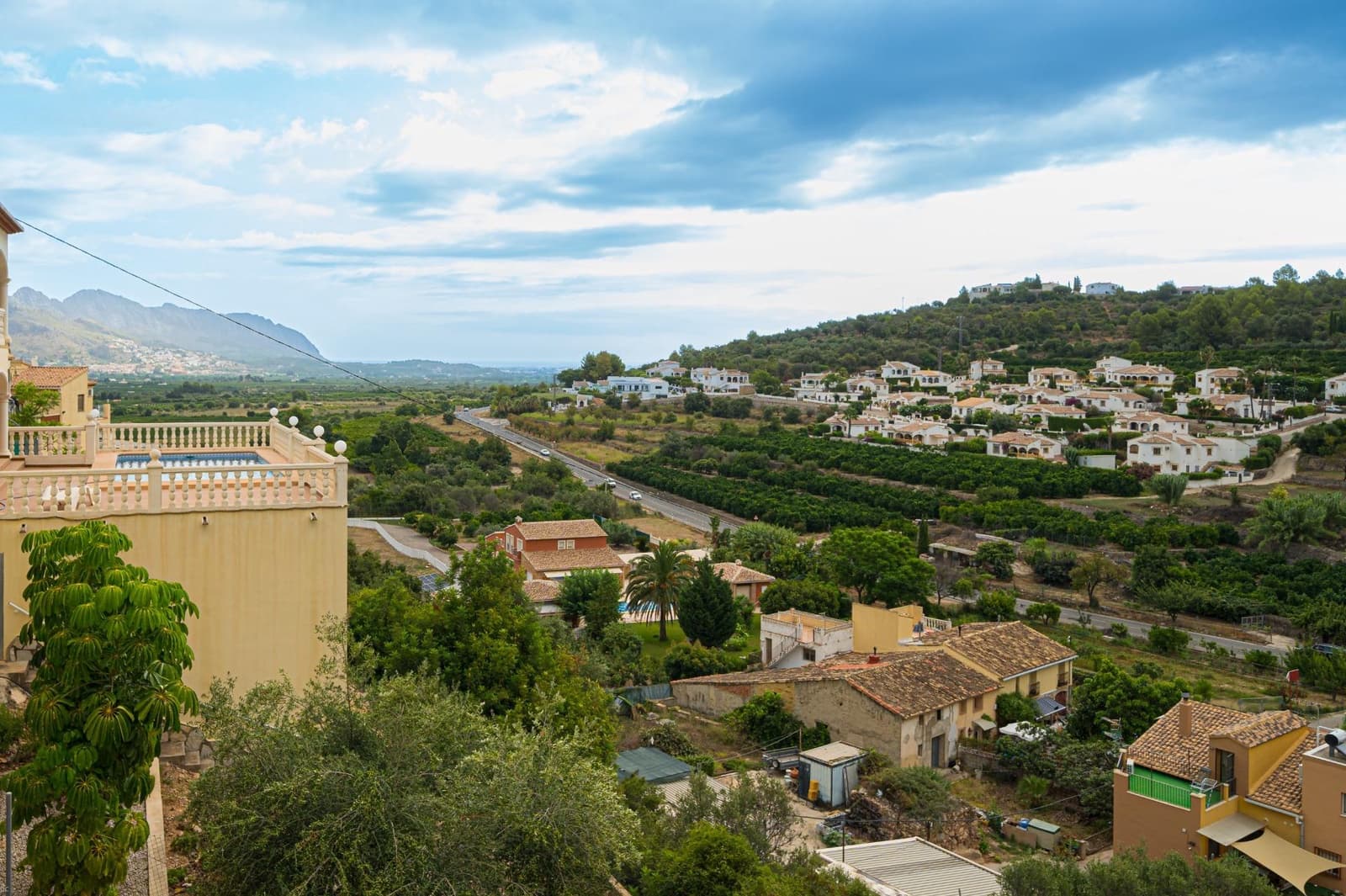 5 soveværelse Villa til salg i Orba med swimmingpool garage - € 499.000 (Ref: 7720809)