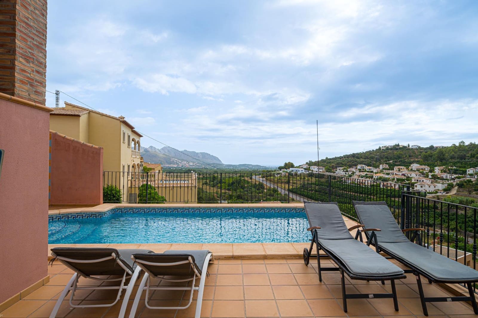 Chalet de 5 habitaciones en Orba en venta con piscina garaje - 499.000 € (Ref: 7720809)