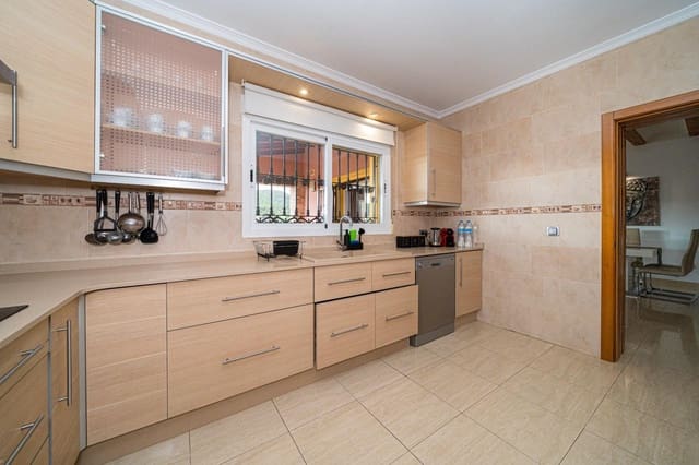 5 soverom Villa til salgs i Orba med svømmebasseng garasje - € 499 000 (Ref: 7720809)