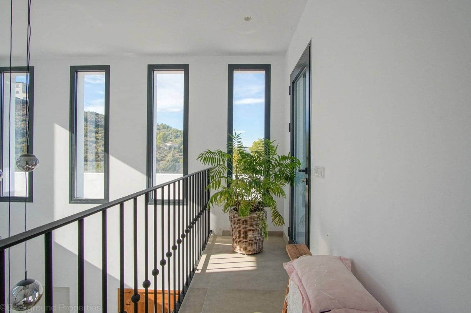 4 bedroom Villa for sale in Pedreguer with pool garage - € 1,500,000 (Ref: 7816677)