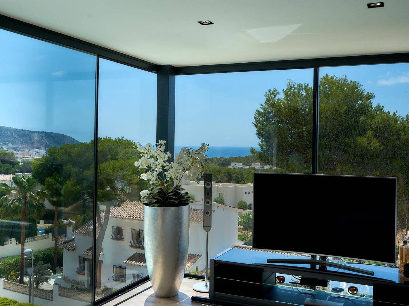 6 bedroom Villa for sale in Moraira with pool garage - € 2,295,000 (Ref: 7829370)