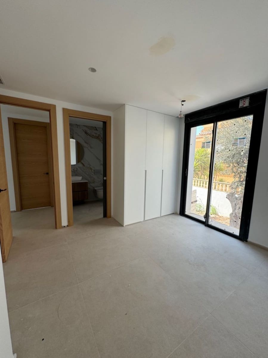 4 bedroom Villa for sale in Calpe / Calp with pool garage - € 1,985,000 (Ref: 7985927)