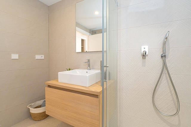 5 sypialnia Willa na sprzedaż w Altea z basenem garażem - 1 148 861 € (Ref: 8167263)