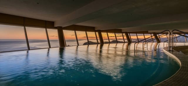 3 soveværelse Lejlighed til salg i Playa Poniente, Benidorm med swimmingpool - € 895.000 (Ref: 8322772)