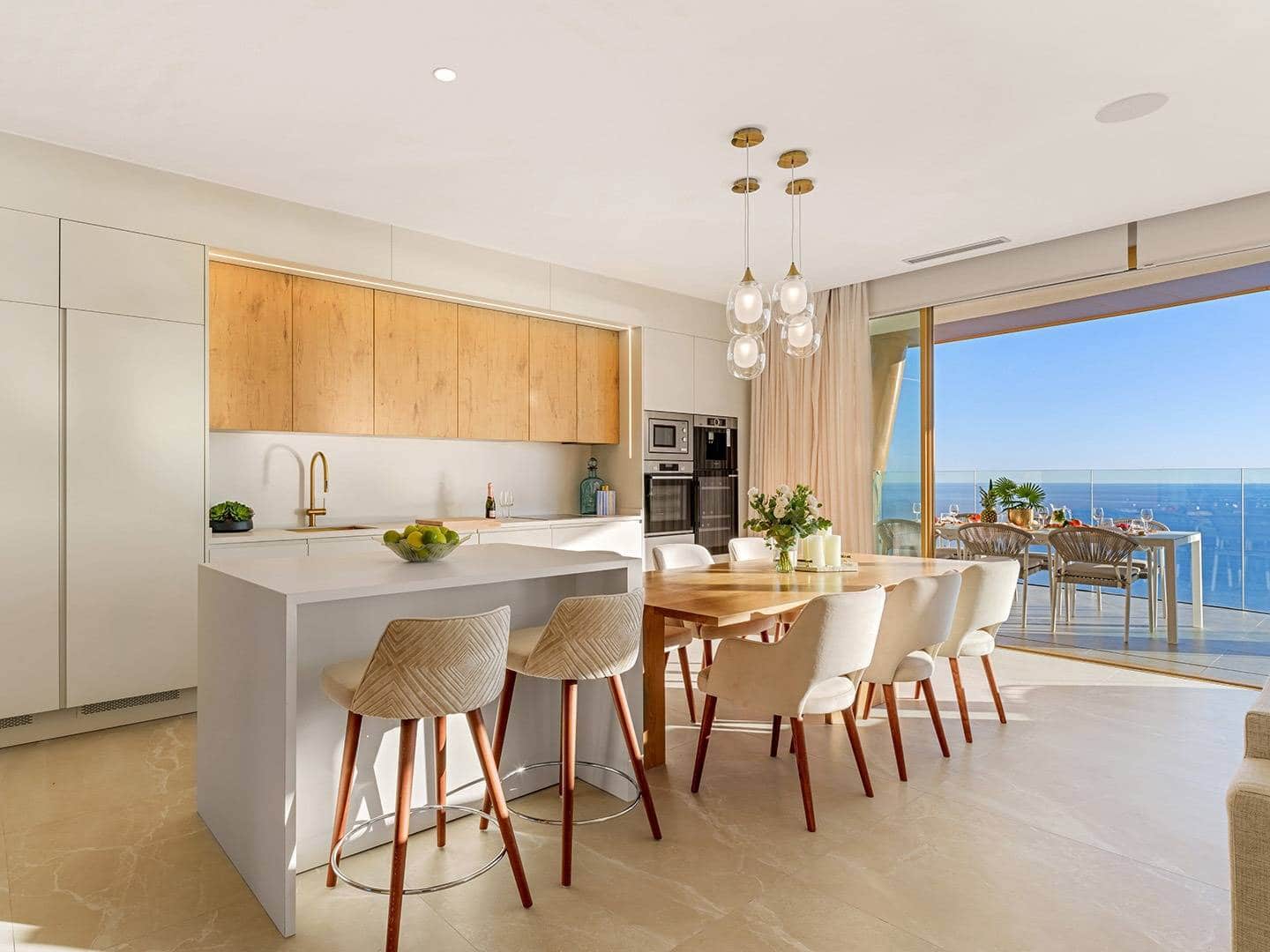 Apartamento de 3 habitaciones en Benidorm en venta con piscina garaje - 895.000 € (Ref: 8322772)
