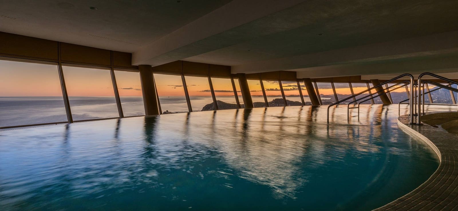 Apartamento de 3 habitaciones en Benidorm en venta con piscina garaje - 895.000 € (Ref: 8322772)