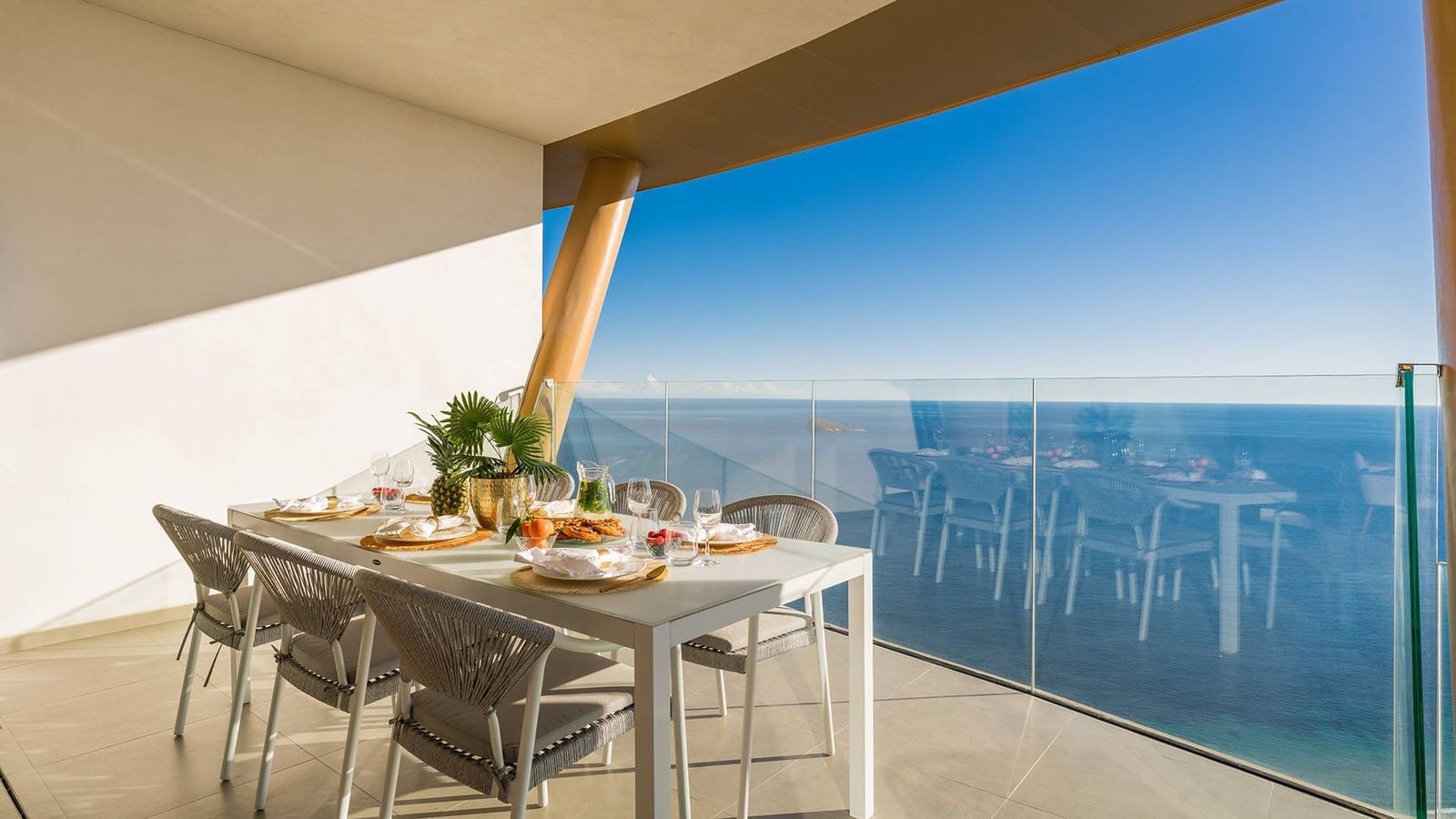 Apartamento de 3 habitaciones en Benidorm en venta con piscina garaje - 895.000 € (Ref: 8322772)