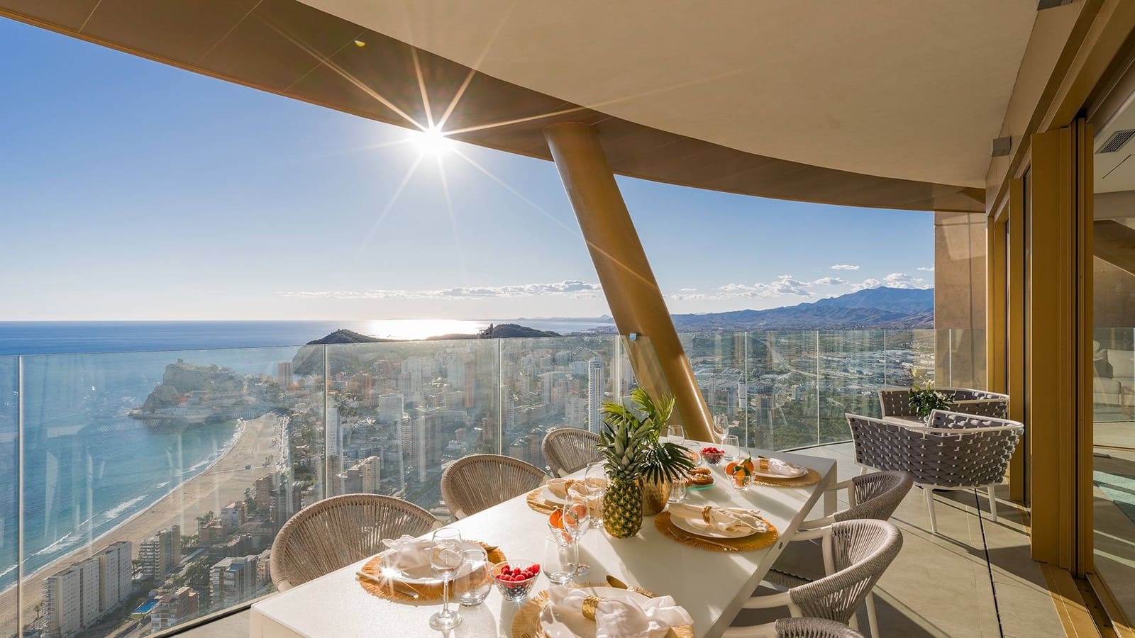 Apartamento de 3 habitaciones en Benidorm en venta con piscina garaje - 895.000 € (Ref: 8322772)