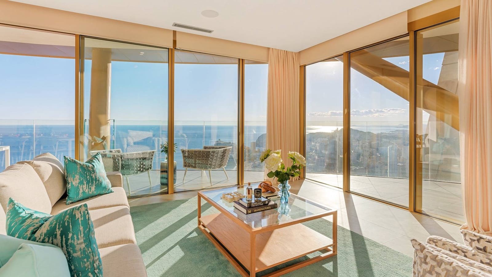 Apartamento de 3 habitaciones en Benidorm en venta con piscina garaje - 895.000 € (Ref: 8322772)