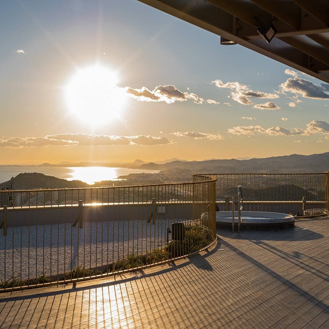 Apartamento de 3 habitaciones en Benidorm en venta con piscina garaje - 895.000 € (Ref: 8322772)
