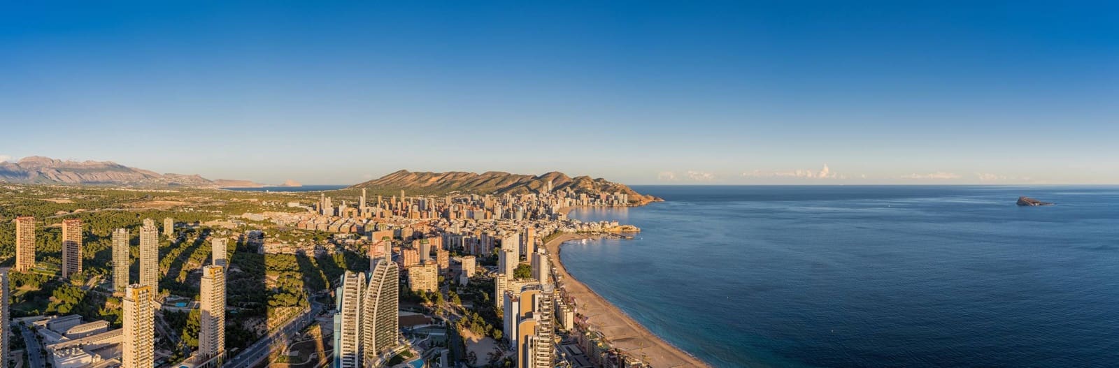 Apartamento de 3 habitaciones en Benidorm en venta con piscina garaje - 895.000 € (Ref: 8322772)
