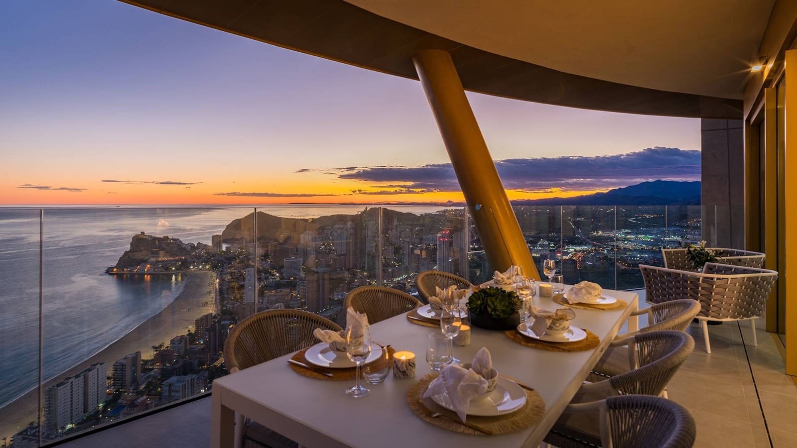 Apartamento de 3 habitaciones en Benidorm en venta con piscina garaje - 895.000 € (Ref: 8322772)