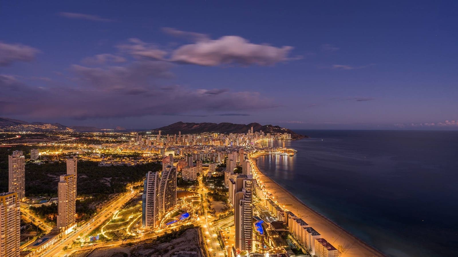 Apartamento de 3 habitaciones en Benidorm en venta con piscina garaje - 895.000 € (Ref: 8322772)