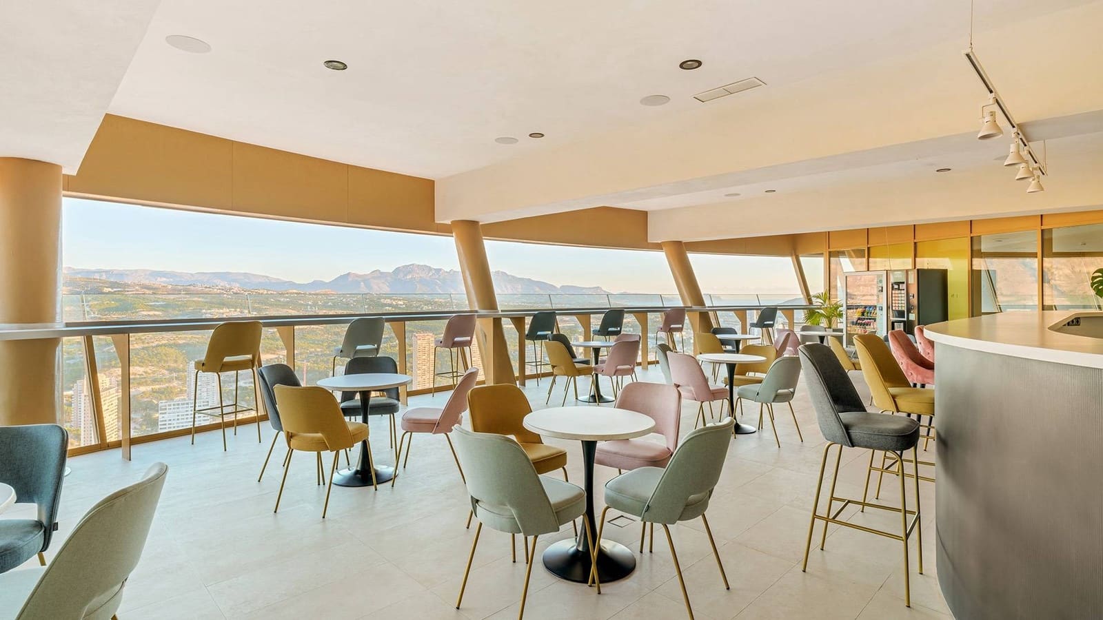 Apartamento de 3 habitaciones en Benidorm en venta con piscina garaje - 895.000 € (Ref: 8322772)