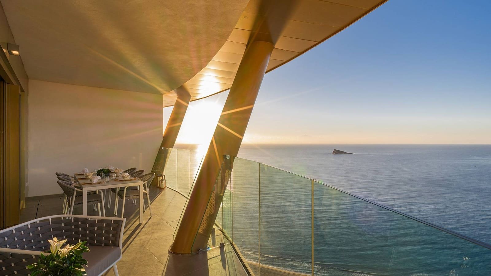Apartamento de 3 habitaciones en Benidorm en venta con piscina garaje - 895.000 € (Ref: 8322772)