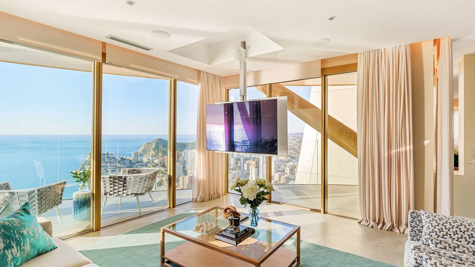 Apartamento de 3 habitaciones en Benidorm en venta con piscina garaje - 895.000 € (Ref: 8322772)