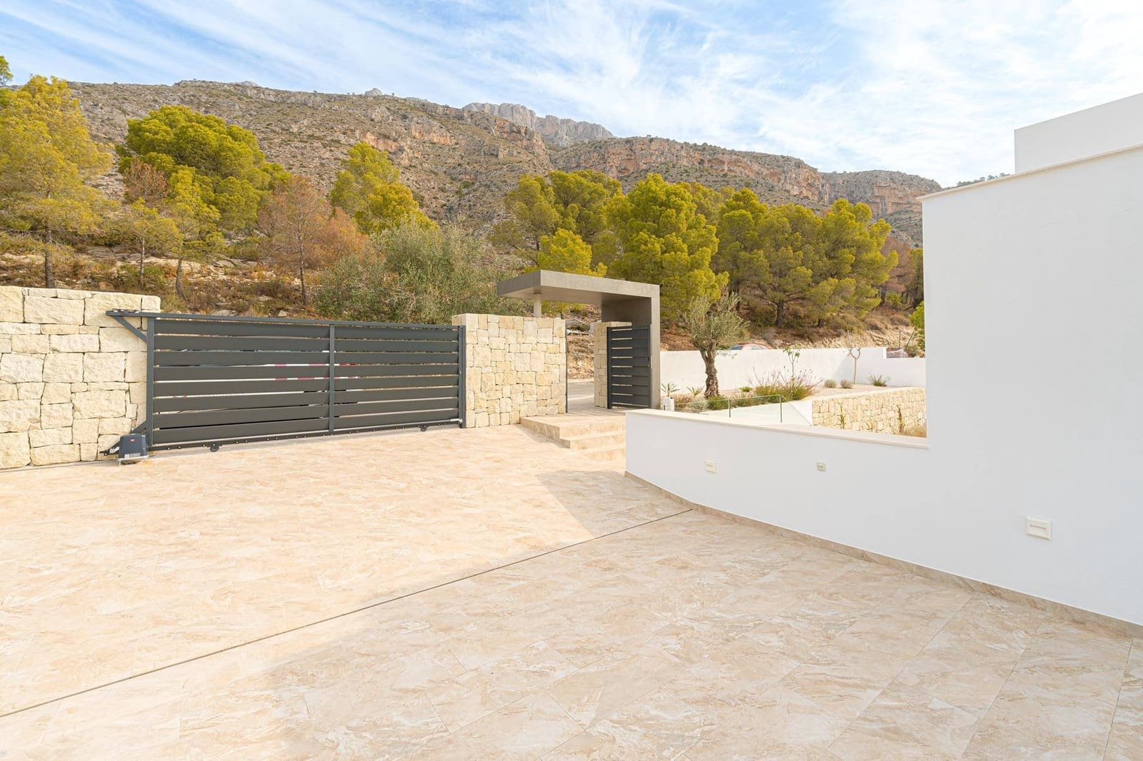 4 bedroom Villa for sale in Altea with pool garage - € 2,093,650 (Ref: 8331668)