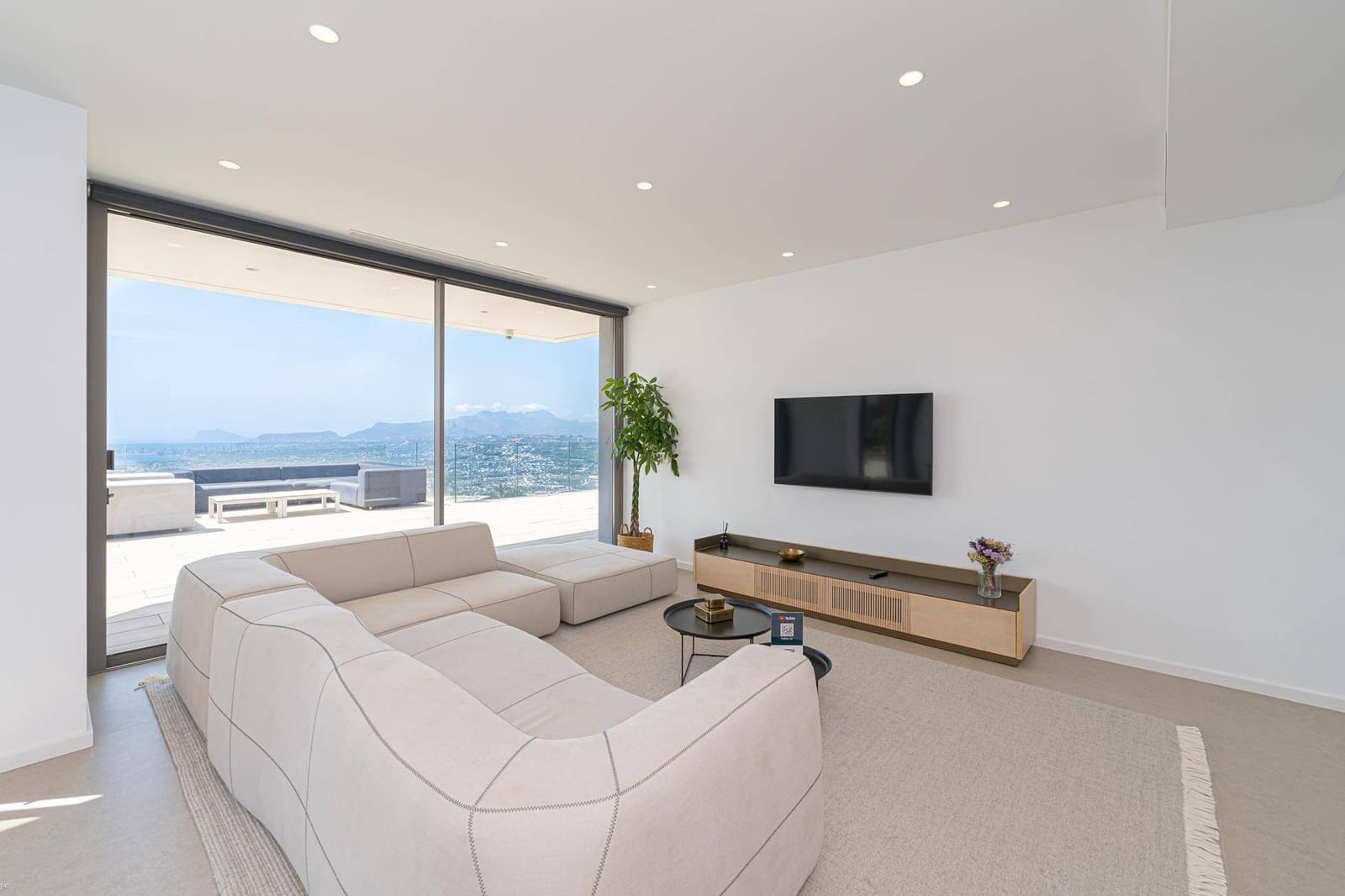 4 bedroom Villa for sale in Cumbre del Sol with pool garage - € 2,950,000 (Ref: 8493691)