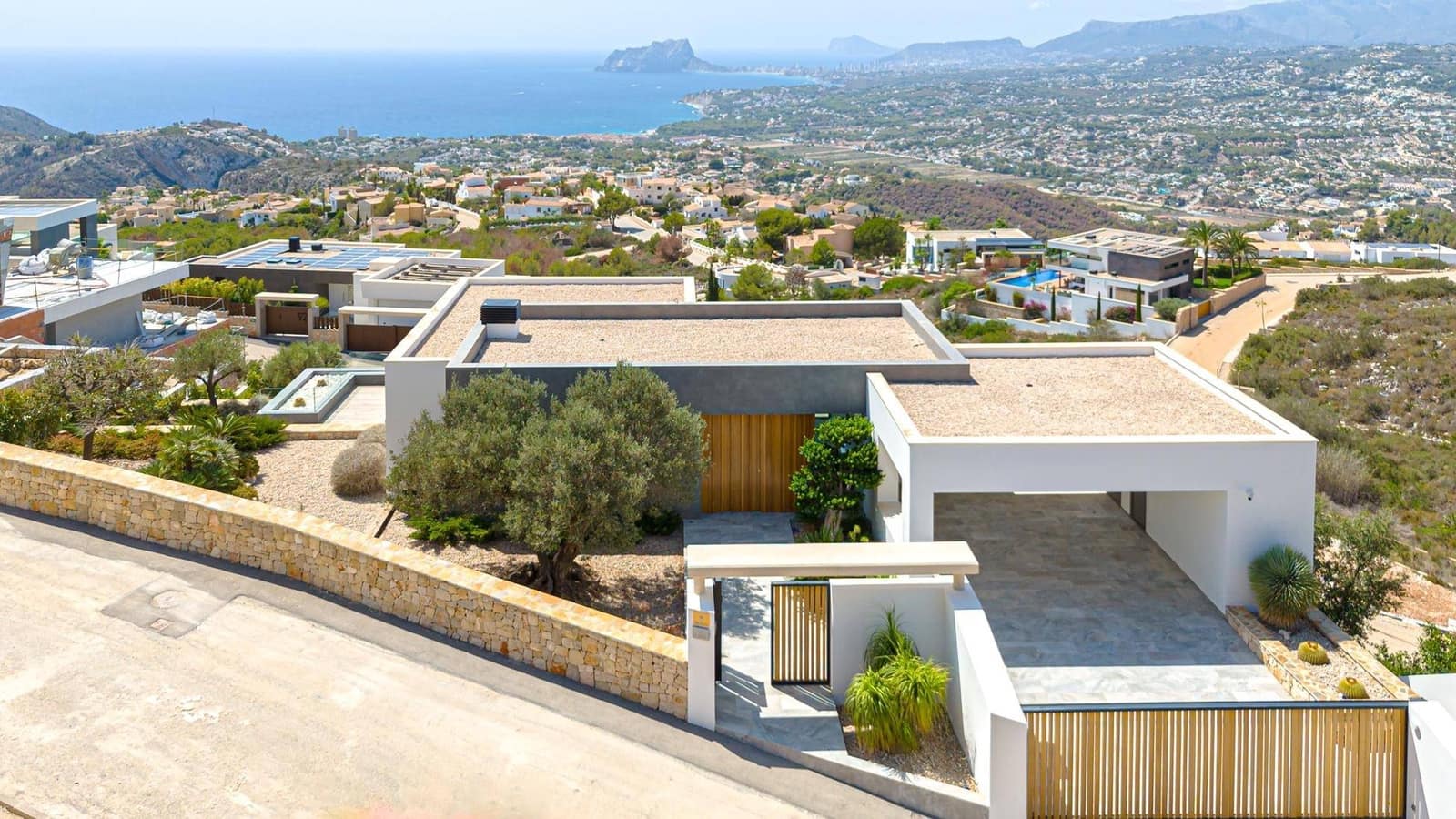 4 bedroom Villa for sale in Cumbre del Sol with pool garage - € 2,950,000 (Ref: 8493691)