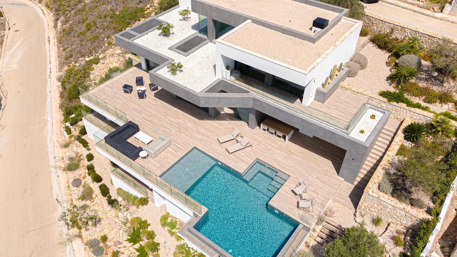 4 bedroom Villa for sale in Cumbre del Sol with pool garage - € 2,950,000 (Ref: 8493691)