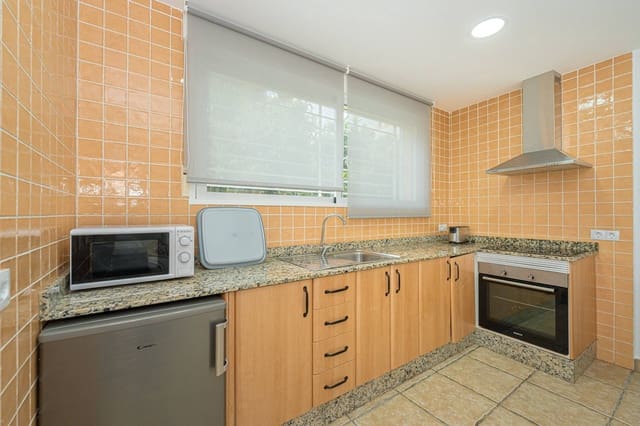 6 makuuhuone Huvila myytävänä paikassa La Font d'En Carròs mukana uima-altaan - 450 000 € (Ref: 8689511)