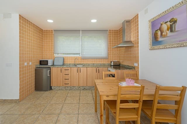 6 makuuhuone Huvila myytävänä paikassa La Font d'En Carròs mukana uima-altaan - 450 000 € (Ref: 8689511)