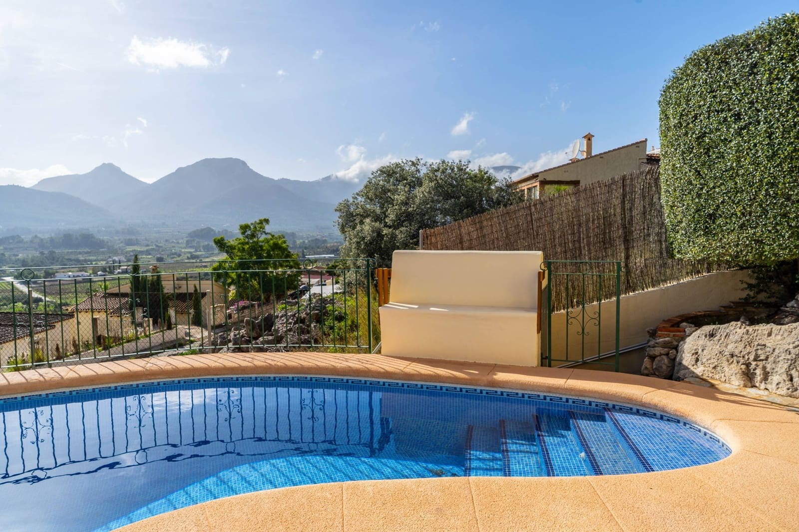 4 soveværelse Villa til leje i Jalon / Xalo med swimmingpool - € 1.900 (Ref: 8902978)