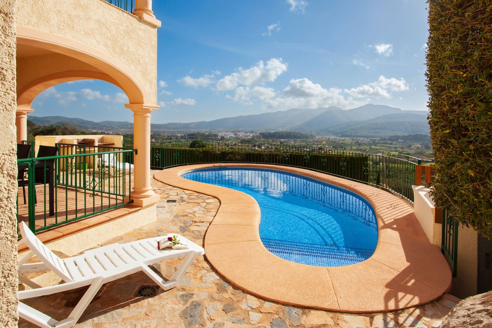 4 soveværelse Villa til leje i Jalon / Xalo med swimmingpool - € 1.900 (Ref: 8902978)