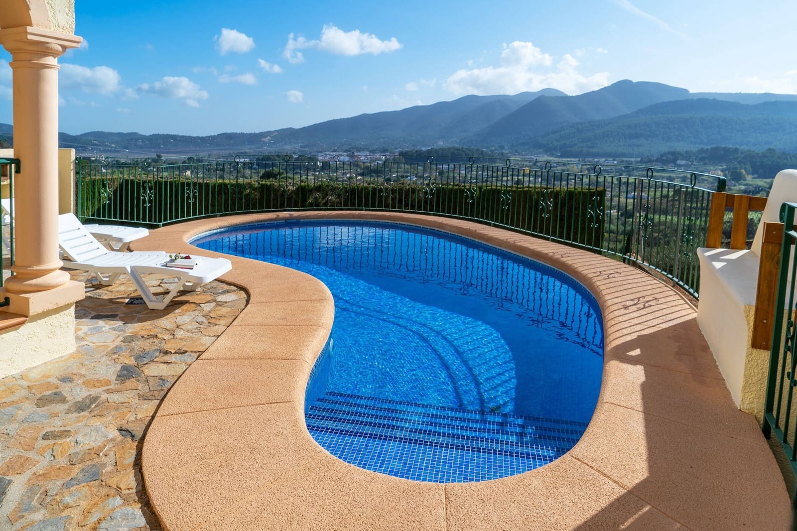 4 soveværelse Villa til leje i Jalon / Xalo med swimmingpool - € 1.900 (Ref: 8902978)