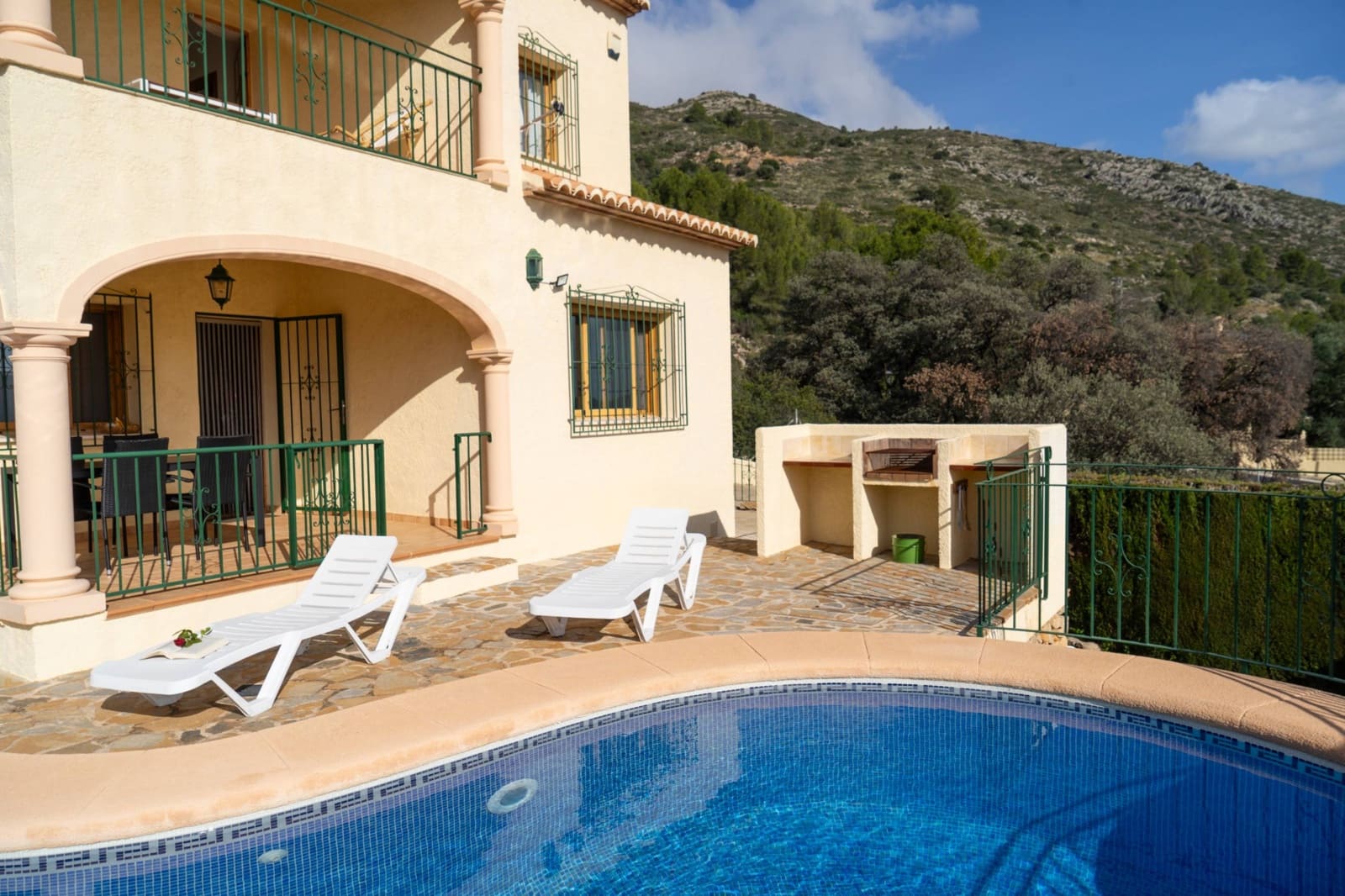 4 soveværelse Villa til leje i Jalon / Xalo med swimmingpool - € 1.900 (Ref: 8902978)