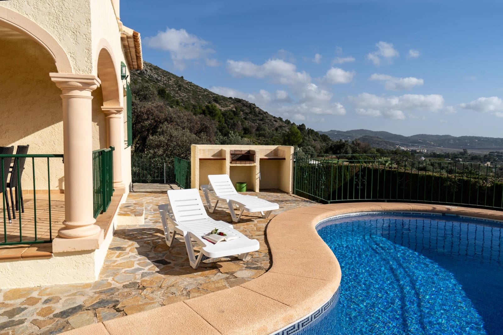 4 soveværelse Villa til leje i Jalon / Xalo med swimmingpool - € 1.900 (Ref: 8902978)