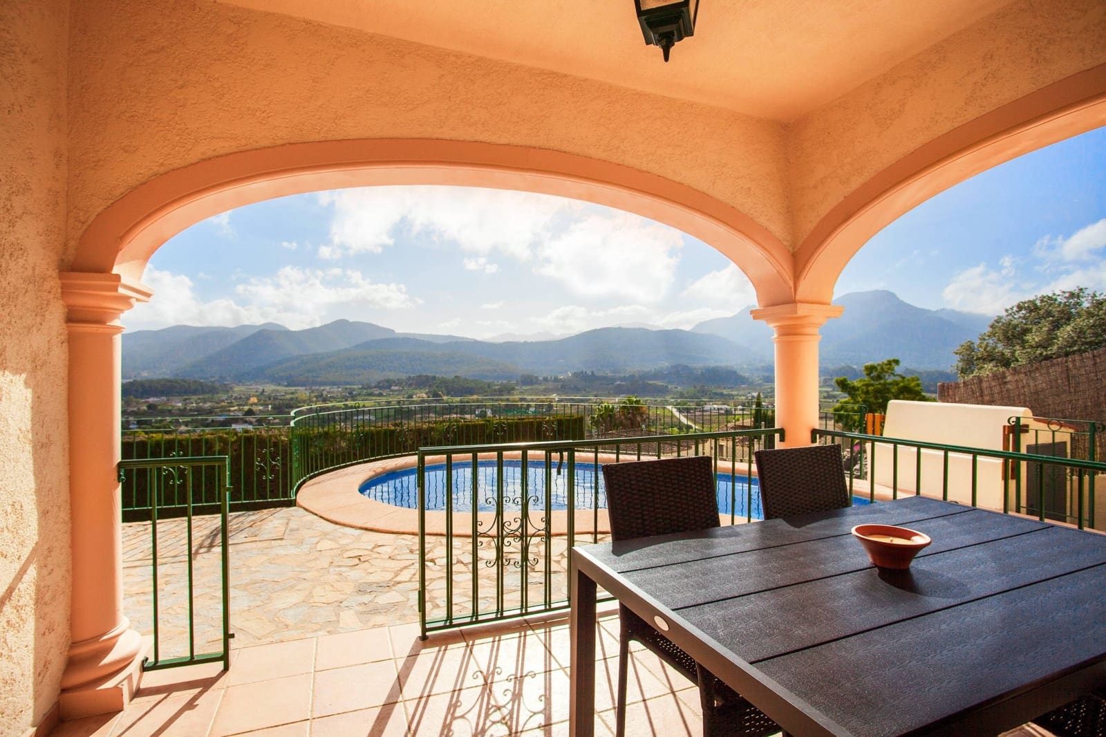 4 soveværelse Villa til leje i Jalon / Xalo med swimmingpool - € 1.900 (Ref: 8902978)