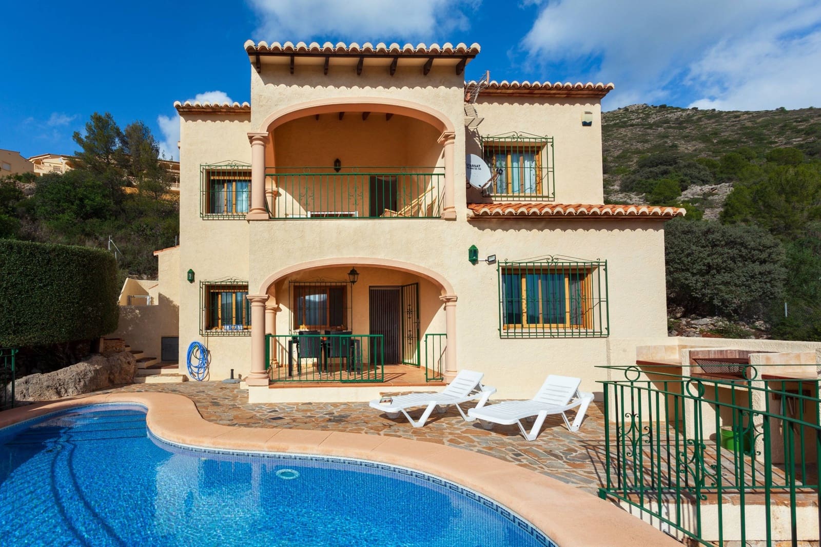 4 soveværelse Villa til leje i Jalon / Xalo med swimmingpool - € 1.900 (Ref: 8902978)