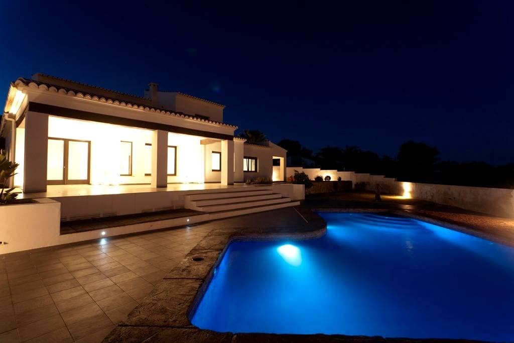 4 soveværelse Villa til salg i Moraira med swimmingpool - € 1.440.000 (Ref: 9118636)