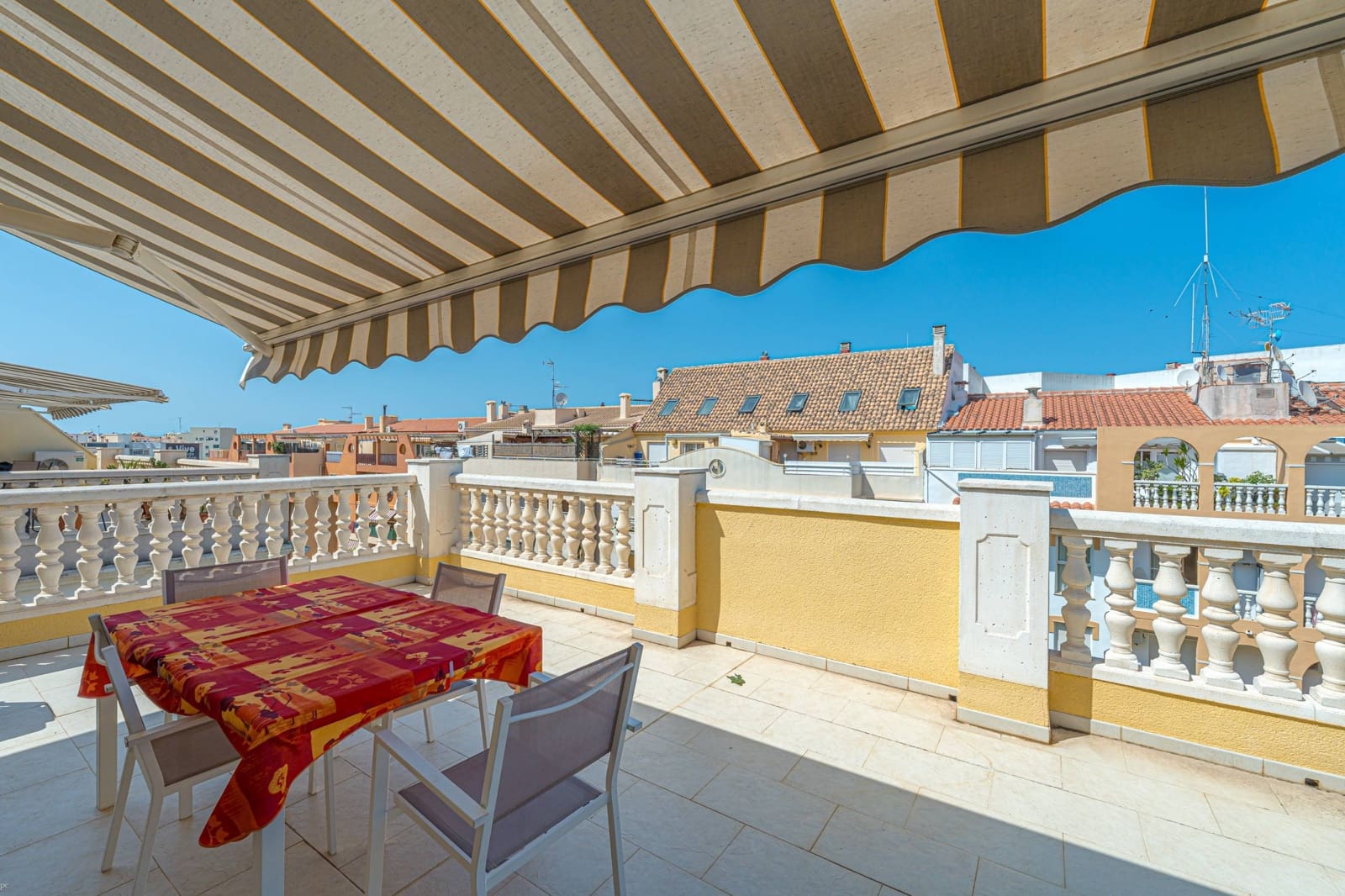 3 sypialnia Penthouse na sprzedaż w Denia z basenem garażem - 389 000 € (Ref: 9149168)