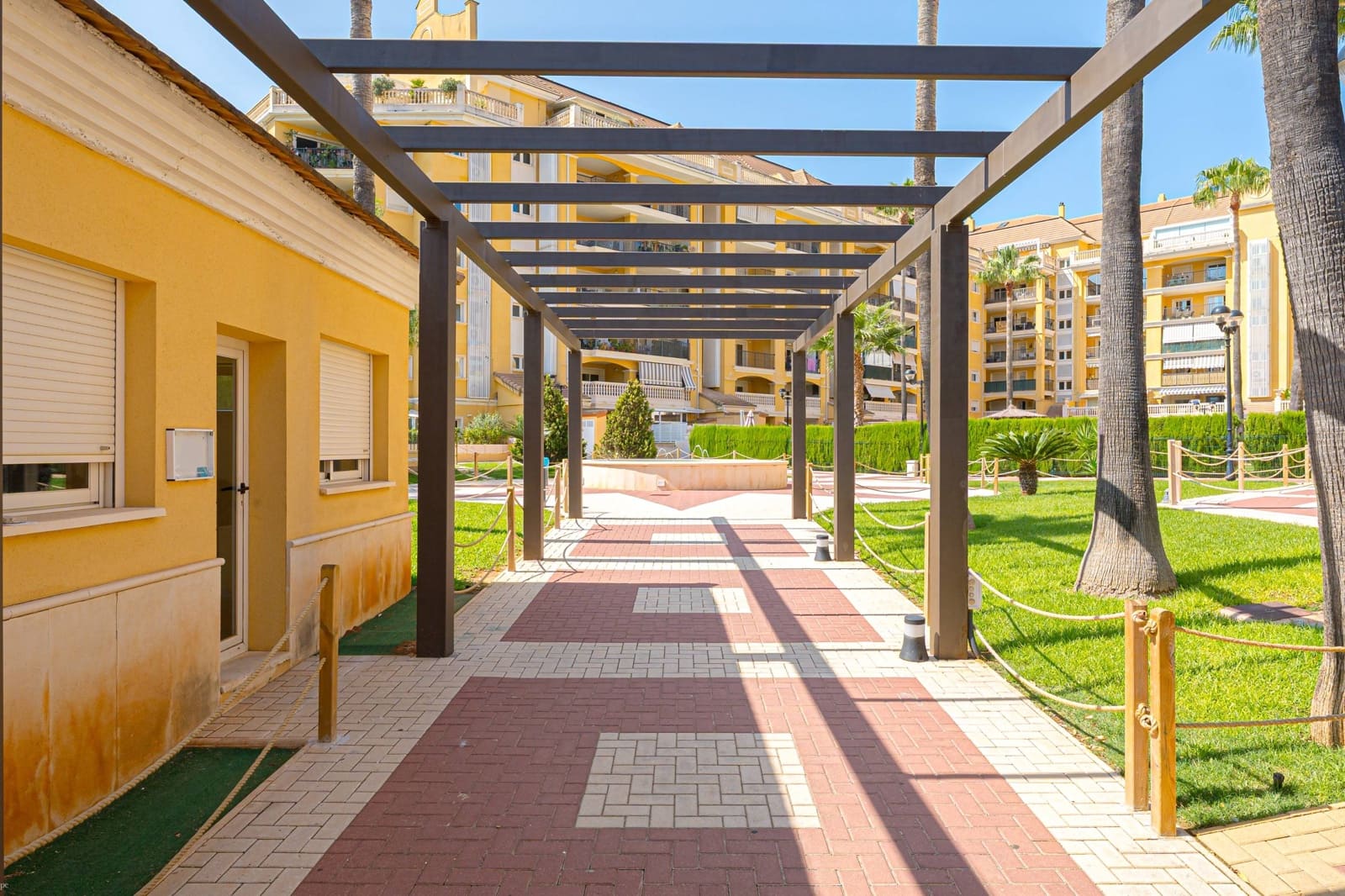 3 sypialnia Penthouse na sprzedaż w Denia z basenem garażem - 389 000 € (Ref: 9149168)
