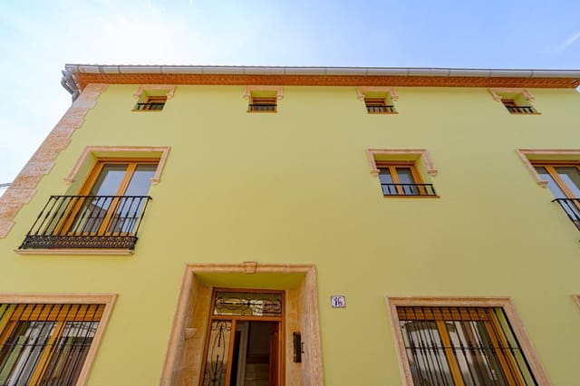 5 slaapkamer Huis te koop in Alcalalí / Alcanalí met garage - € 350.000 (Ref: 9317795)