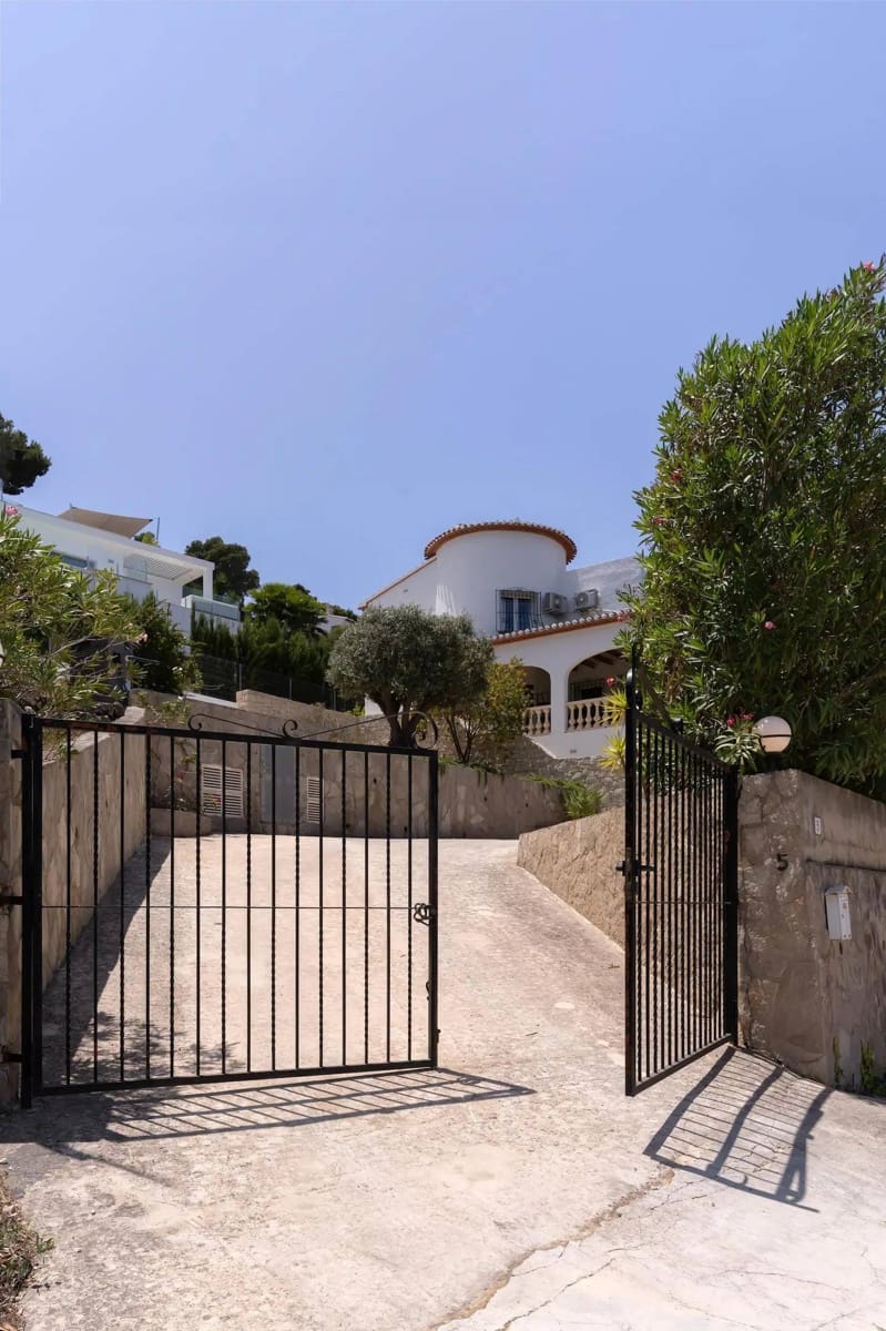 4 Zimmer Villa zu verkaufen in Adsubia mit Pool Garage - 899.000 € (Ref: 9334875)