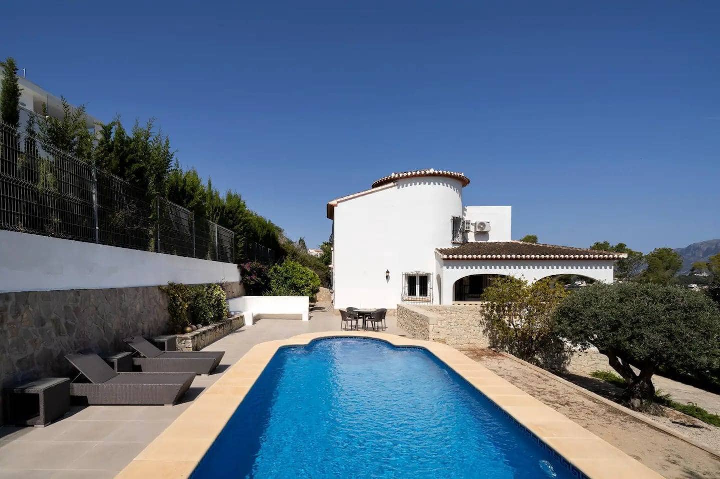 4 Zimmer Villa zu verkaufen in Adsubia mit Pool Garage - 899.000 € (Ref: 9334875)