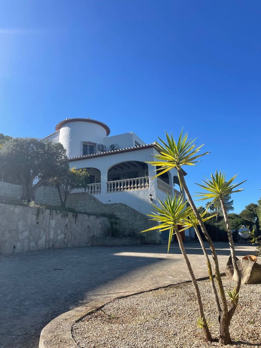 4 Zimmer Villa zu verkaufen in Adsubia mit Pool Garage - 899.000 € (Ref: 9334875)