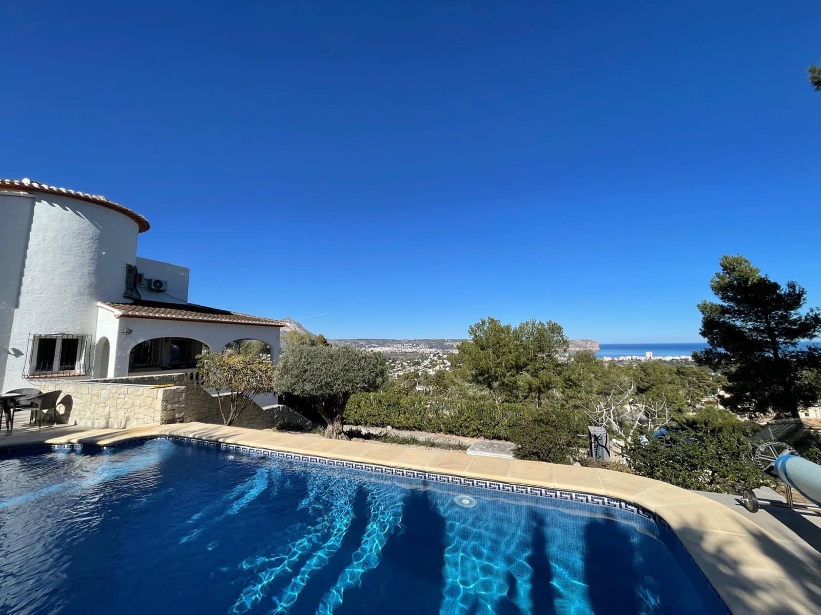 4 Zimmer Villa zu verkaufen in Adsubia mit Pool Garage - 899.000 € (Ref: 9334875)