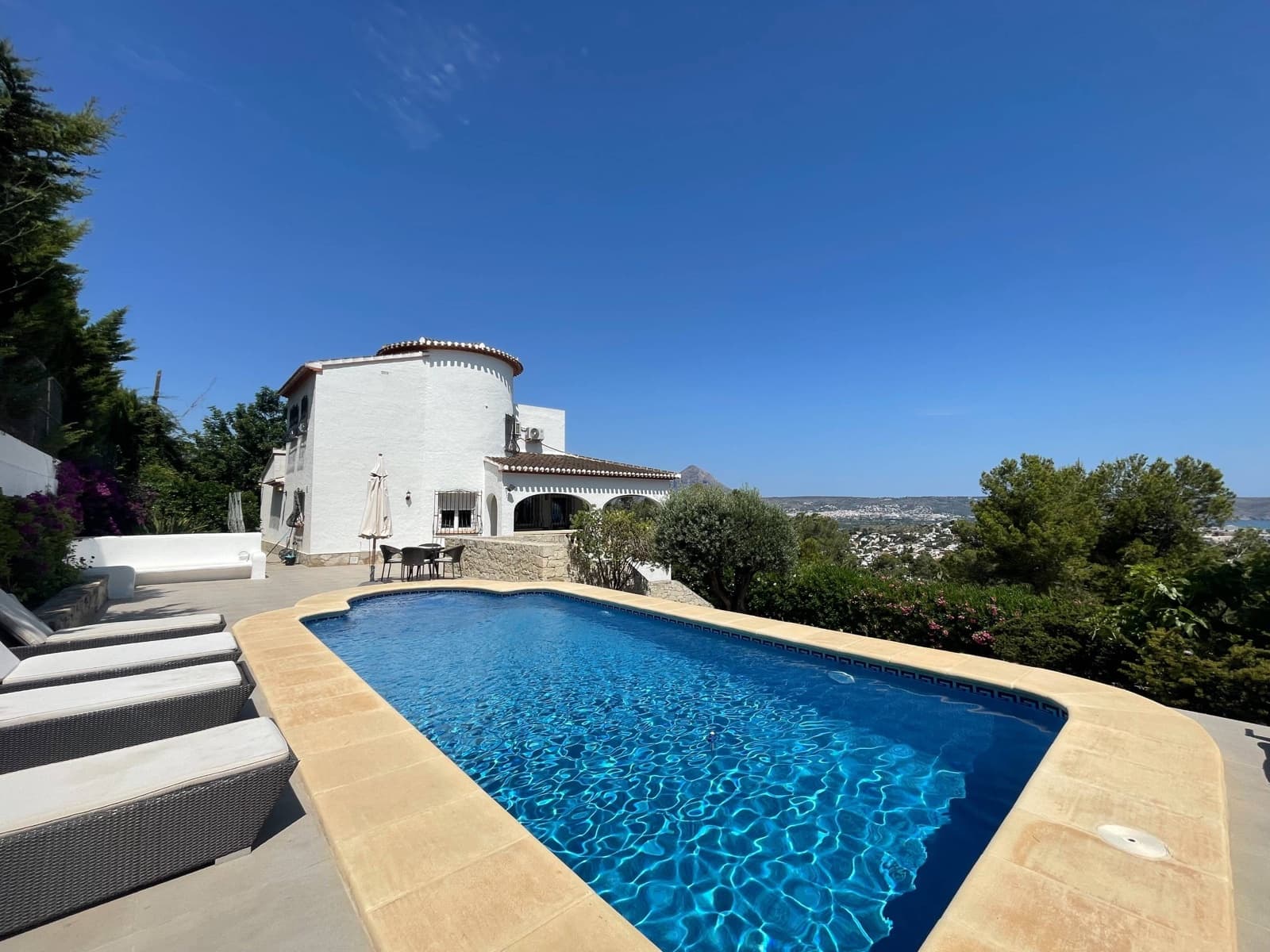 4 Zimmer Villa zu verkaufen in Adsubia mit Pool Garage - 899.000 € (Ref: 9334875)