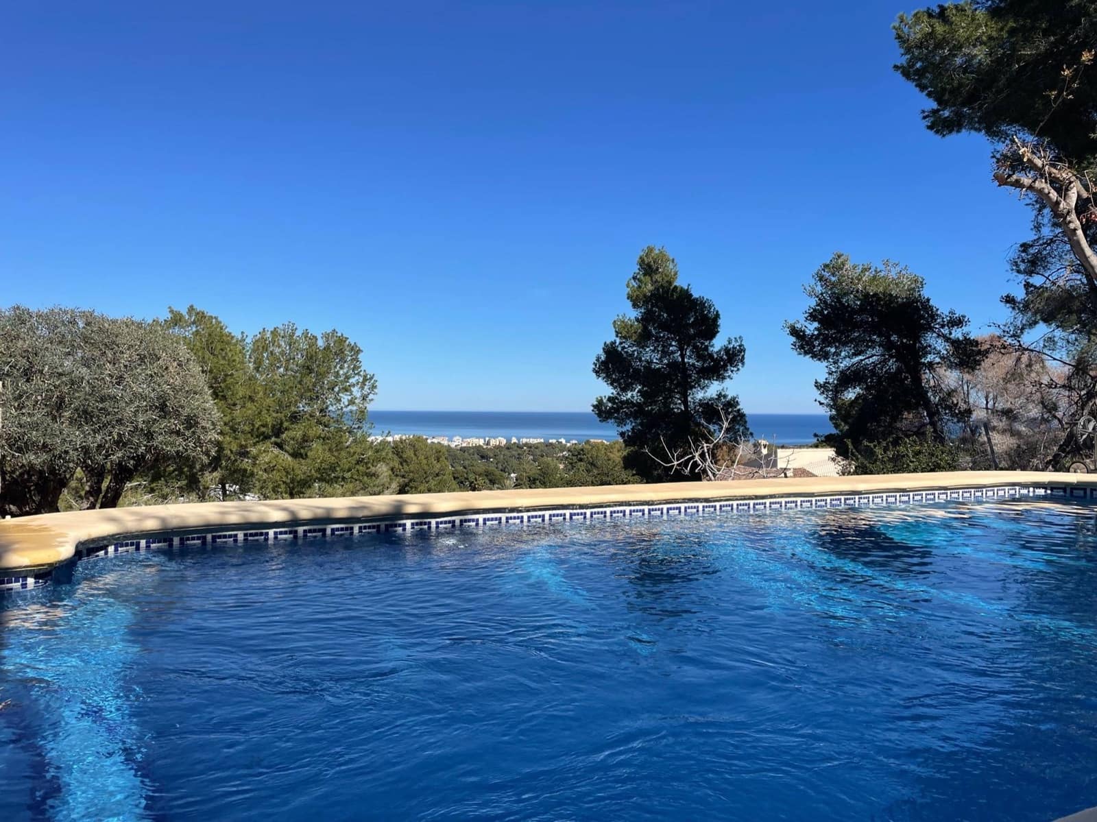 4 Zimmer Villa zu verkaufen in Adsubia mit Pool Garage - 899.000 € (Ref: 9334875)