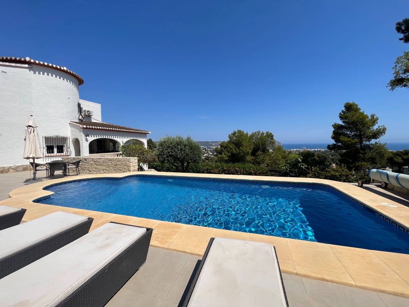 4 Zimmer Villa zu verkaufen in Adsubia mit Pool Garage - 899.000 € (Ref: 9334875)